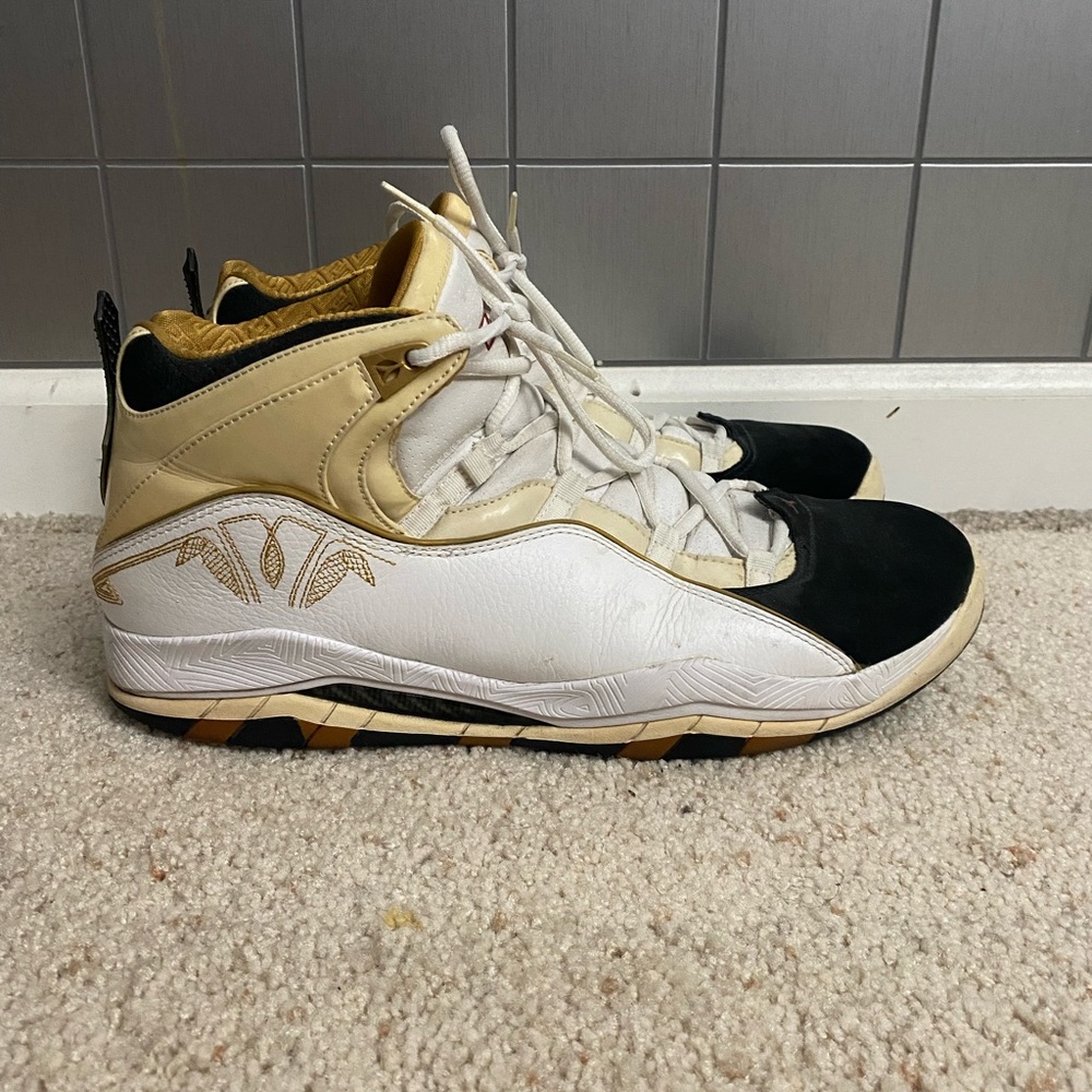 Size 14 team Jordan basketball shoes vintage